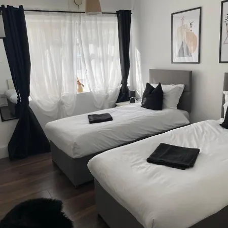 Lovely 2Bedroom 4Mins From Wimbledon Station